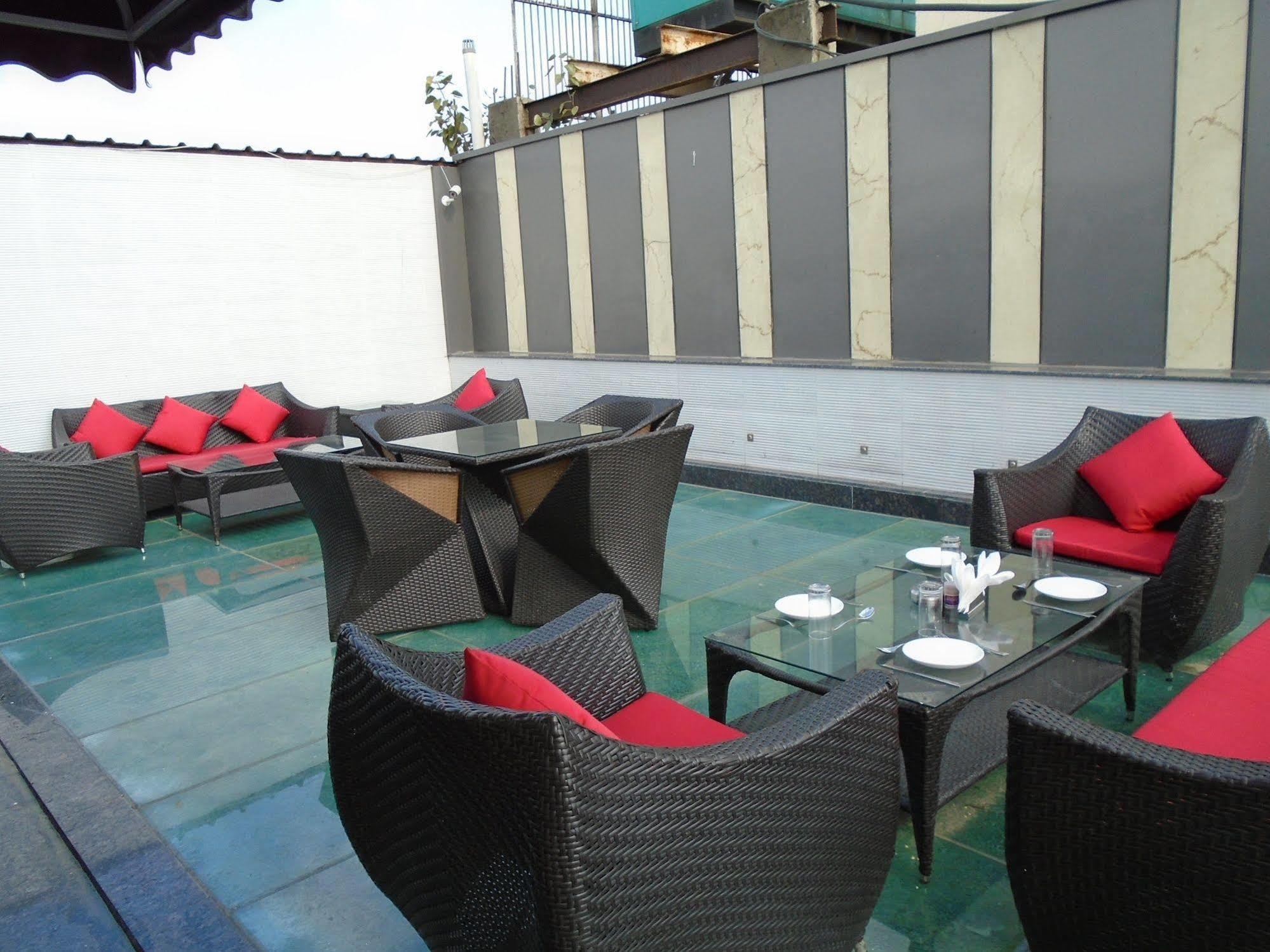 Hotel Gold Souk - Karol Bagh Delhi Kültér fotó