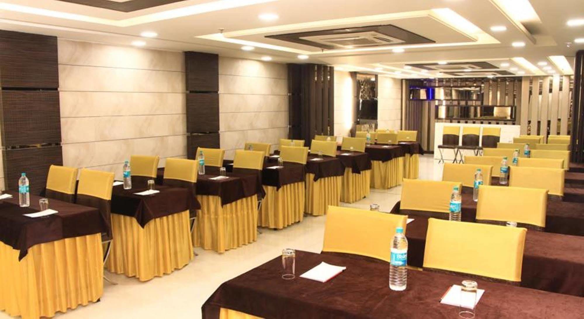 Hotel Gold Souk - Karol Bagh Delhi Kültér fotó